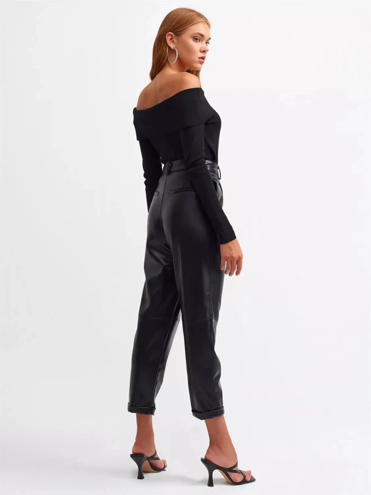 Černé koženkové kalhoty s vysokým pasem 