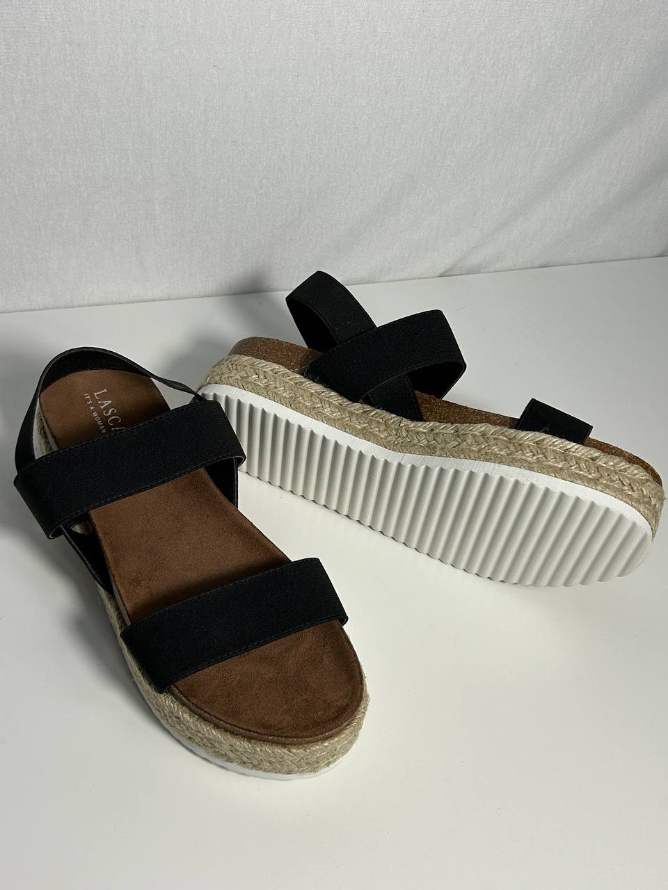 Espadrilky se splétaným detailem