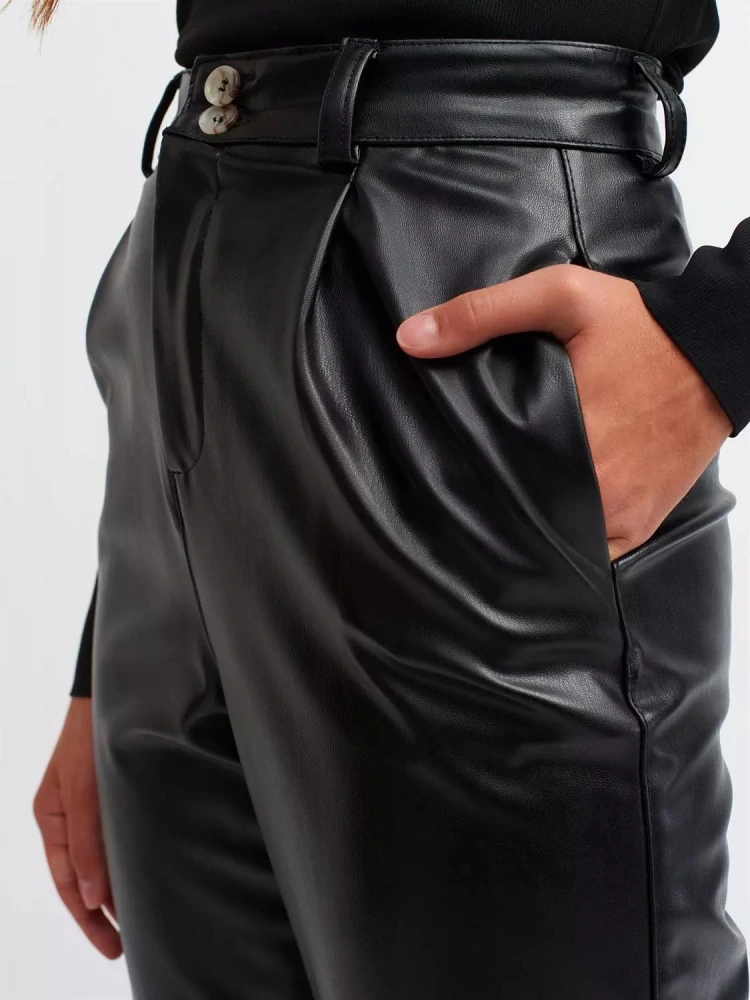 Černé koženkové kalhoty s vysokým pasem 