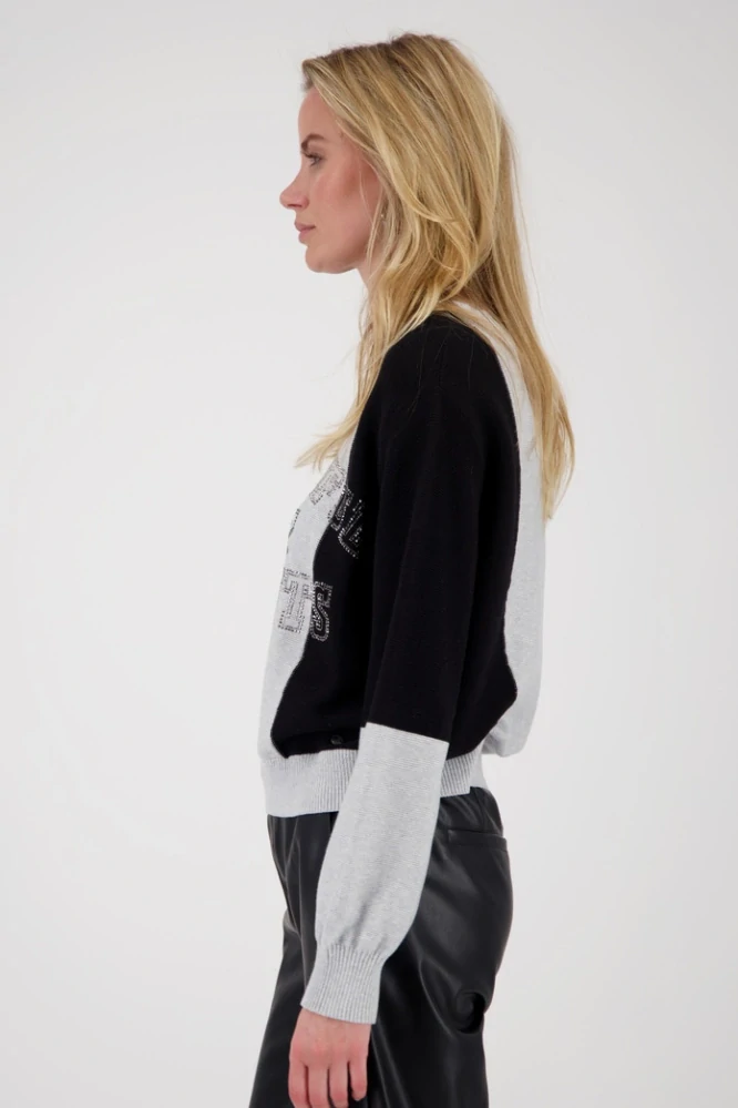 Monari svetr ve stylu "Colour Blocking"