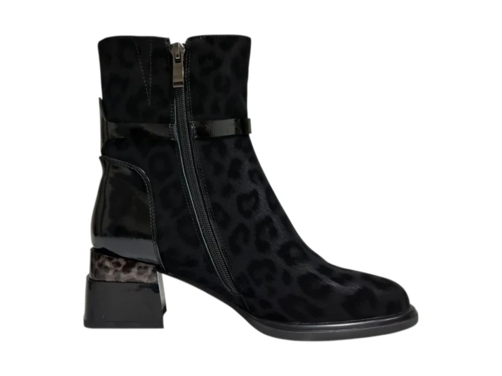 Urban Ladies stylové černé kotníkové boty s decentním leopardím vzorem