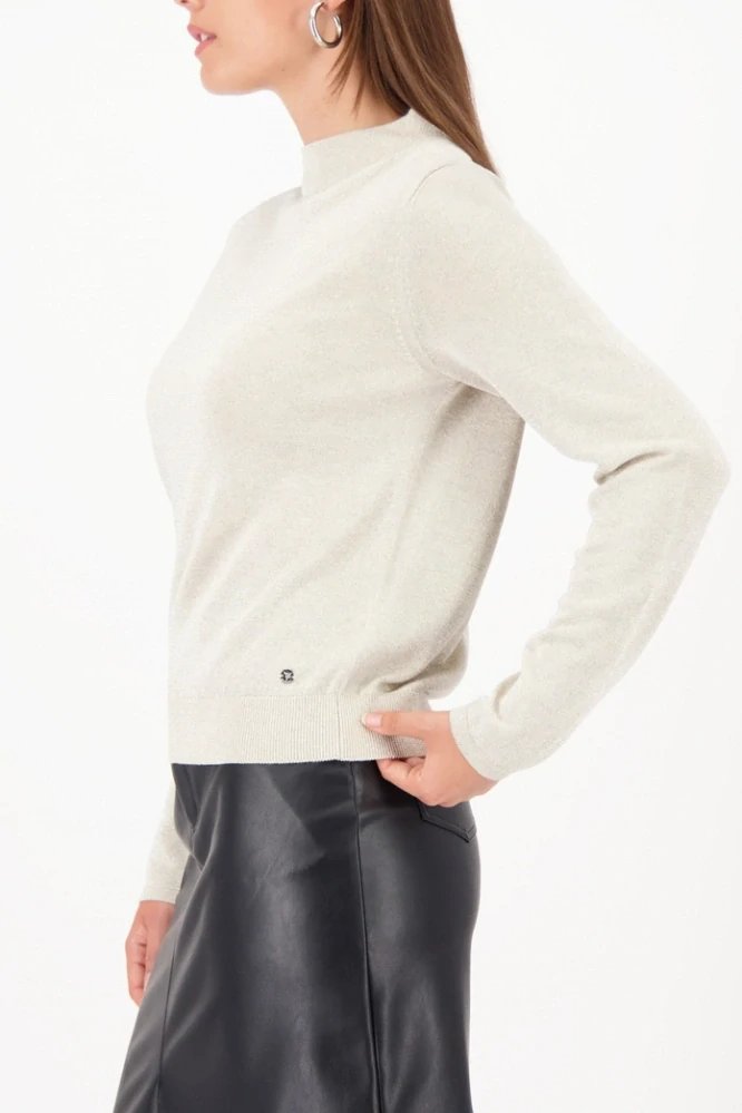 Monari elegantní světlý svetřík s jemným metalickým leskem