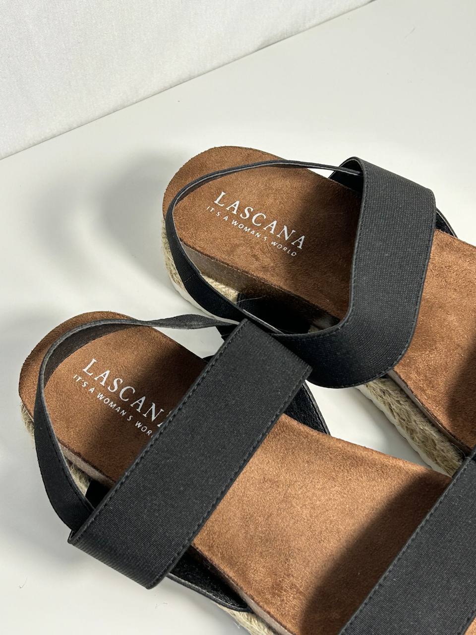 Espadrilky se splétaným detailem