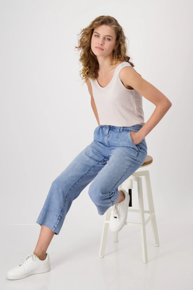 Monari basic top se zdobením