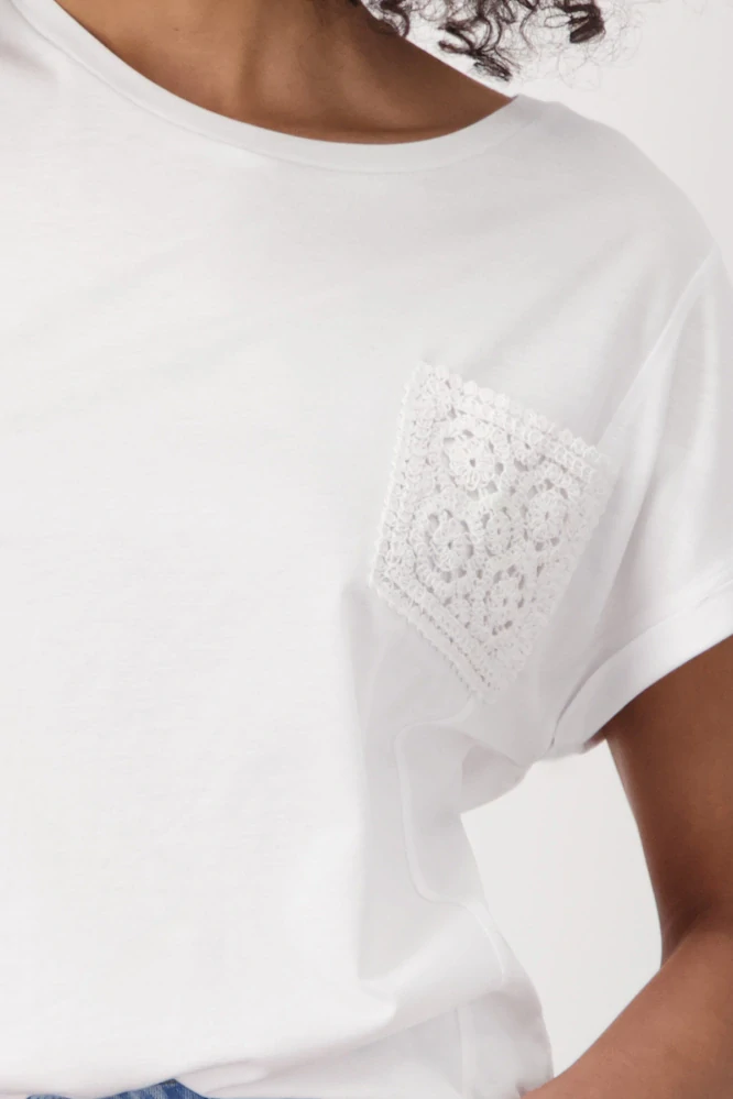 Monari tričko s háčkovanou kapsičkou