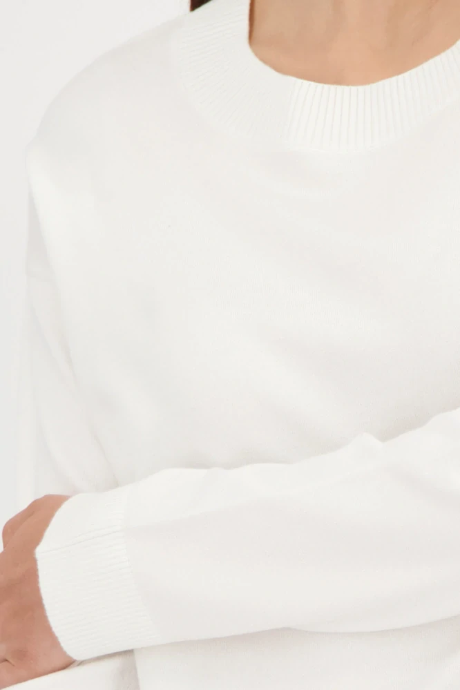 Monari bílý pletený svetr s kulatým výstřihem
