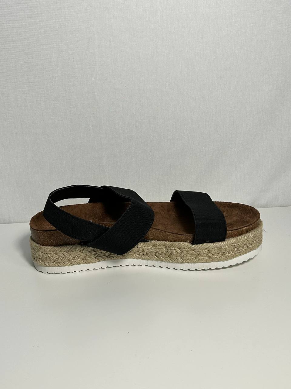 Espadrilky se splétaným detailem