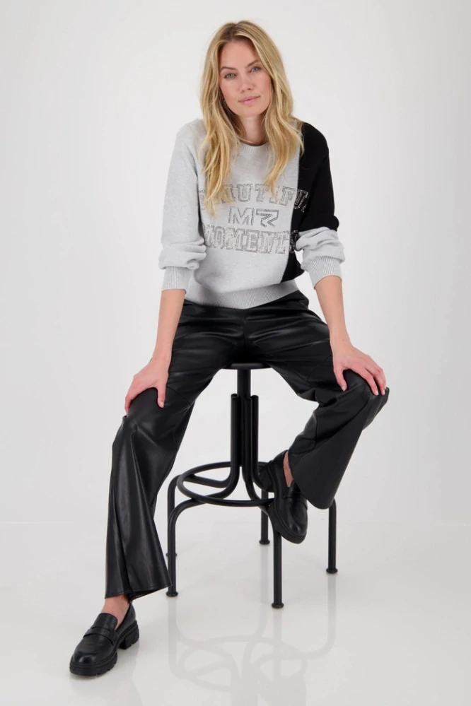 Monari svetr ve stylu "Colour Blocking"