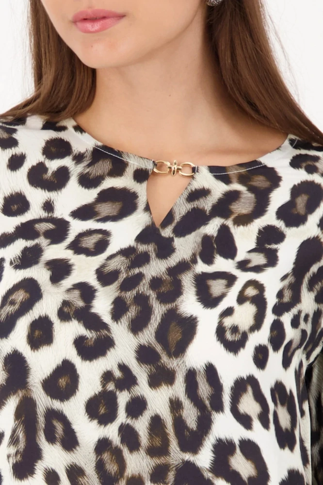 Monari halenka s ozdobným detailem