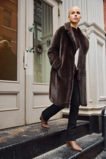 Monari hnědý kabát z umělé kožešiny