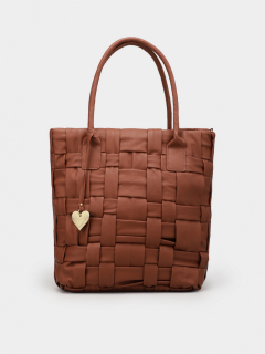 Marco Tozzi originální a praktická dámská kabelka s osobitým detailem srdíčka