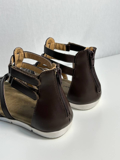 Sandálky Avenue s otevřenou špičkou a praktickým zapínáním na nártu